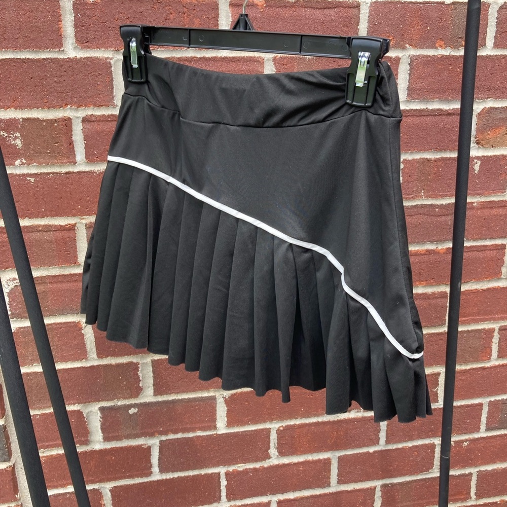 Black Pleated Skirt with White Trim Juniors Size Small (AA)
